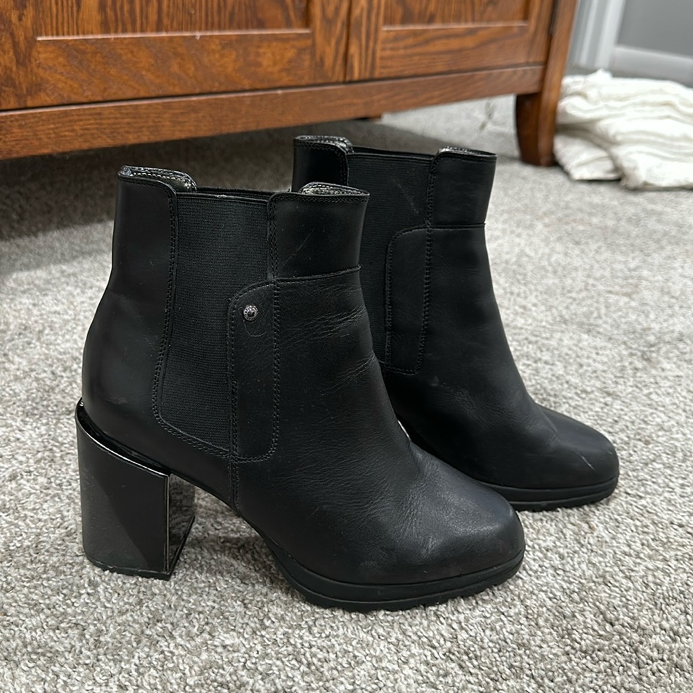 JAMBU heeled bootie
